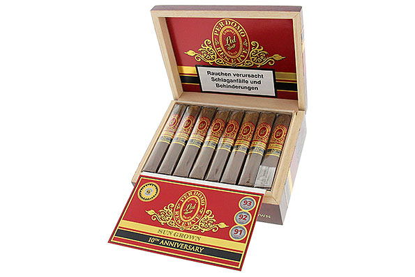 Perdomo 10th Anniversary Sun Grown Robusto 25 Cigars Perdomo 10th Anniversary Sun Grown Robusto 25 Cigars