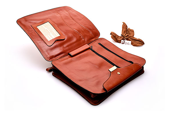 Dereso Select Pfeifentasche Leder Cognac Hellbraun Frontklappe ge�ffnet Inneneinteilung