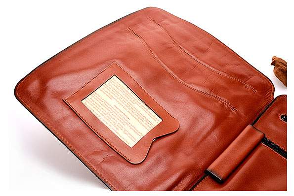 Dereso Select Pfeifentasche Leder Cognac Hellbraun Innenseite Klappe mit Reinigungshinweis