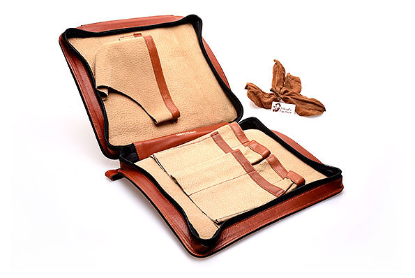 Dereso Select Pfeifentasche Leder Cognac Hellbraun Hauptfach aufgeklappt leer