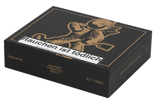 Room 101 Johnny Tobacconaut Toro 20er Kiste geschlossen