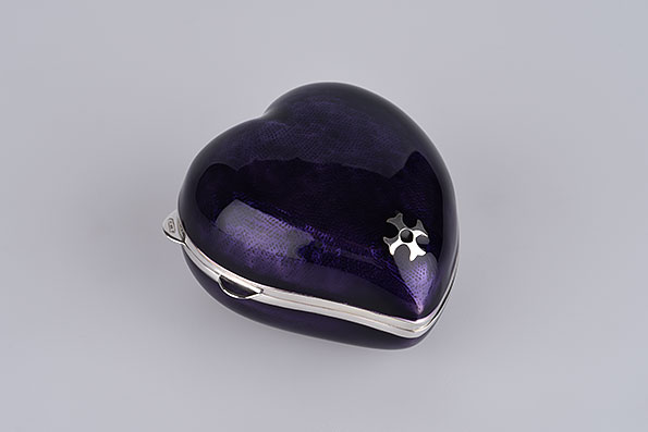 Sillem´s Pillendose Herzform Lila 925er Sterling Silber Sillem´s Pillendose Herzform Lila 925er Sterling Silber