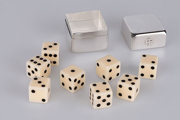 Sillems Wrfelkassette mit 8 Wrfeln versilbert