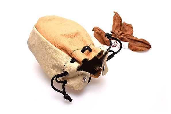 No Name Tabaksack Gelb Beige Ge�ffnetes Innenfach Druckknopf Detail