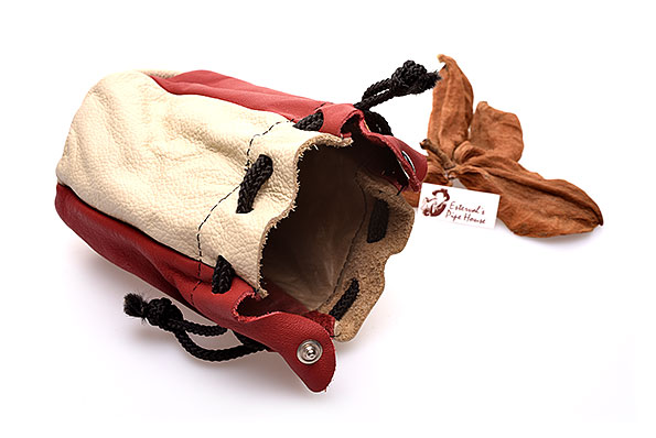 No Name Tabaksack Rot Beige Ge�ffnetes Innenfach Druckknopf Detail