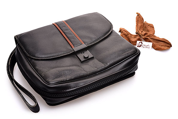 Martin Wess Design Leder Pfeifentasche Draufsicht Steckverschluss